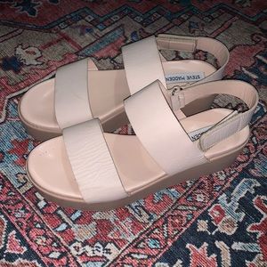 NUDE STEVE MADDEN PLATFORM SANDALS